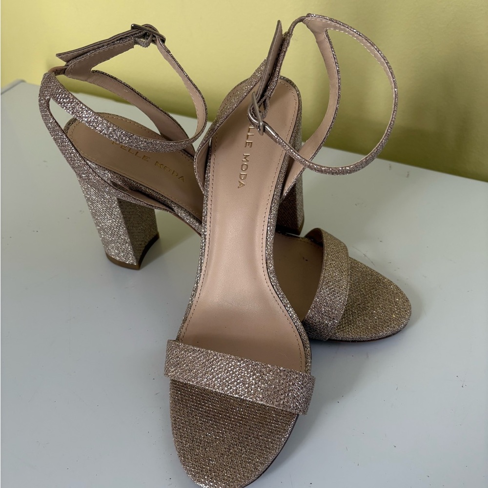 Pelle Moda Sparkly Ankle Strap Metallic Block Heels 9.5